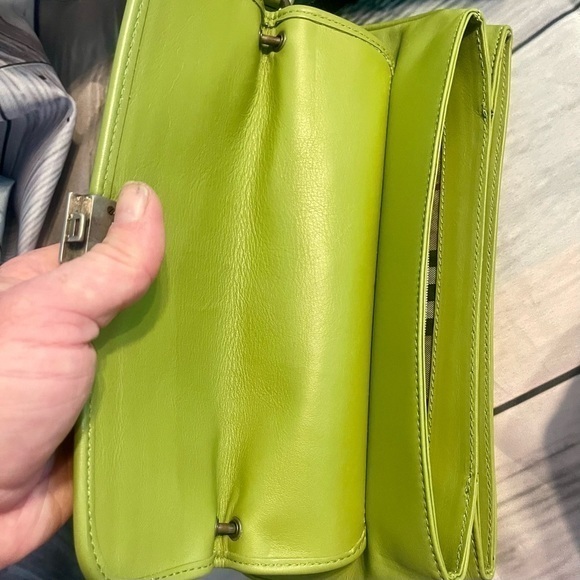 Burberry London Green Shoulder Bag EUC & Near Mint Locking Clasp Closure - Picture 7 of 14